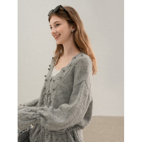 羊城故事 灰色鏤空鉤花v領長袖針織毛衣女秋季新款甜美收腰上衣