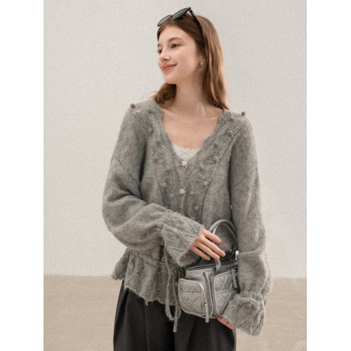 羊城故事 灰色鏤空鉤花v領長袖針織毛衣女秋季新款甜美收腰上衣