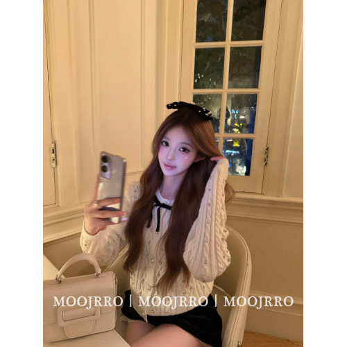 小香風燙鑽長袖針織開衫女秋季千金純欲氣質修身短款毛衣外套上衣 小香風燙鑽長袖針織開衫女秋季千金純欲氣質修身短款毛衣外套上衣