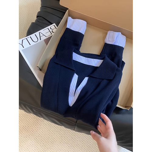 設計感假兩件撞色拼接條紋針織衫女早秋新款小衆顯瘦V領長袖上衣