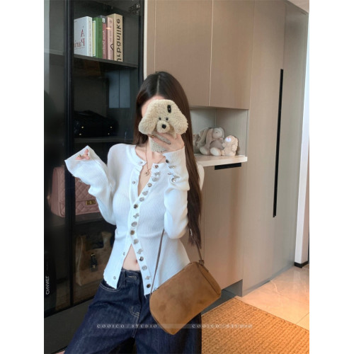 kumikumi高級感白色單排釦長袖針織衫女秋季小衆別致顯瘦百搭上衣