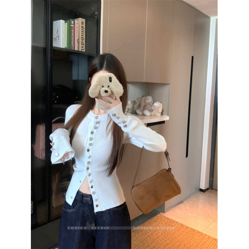 kumikumi高級感白色單排釦長袖針織衫女秋季小衆別致顯瘦百搭上衣