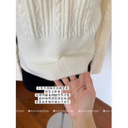 玖月伍 利玆新貴 翻領設計三條杠麻花套頭毛衣女正肩針織短上衣