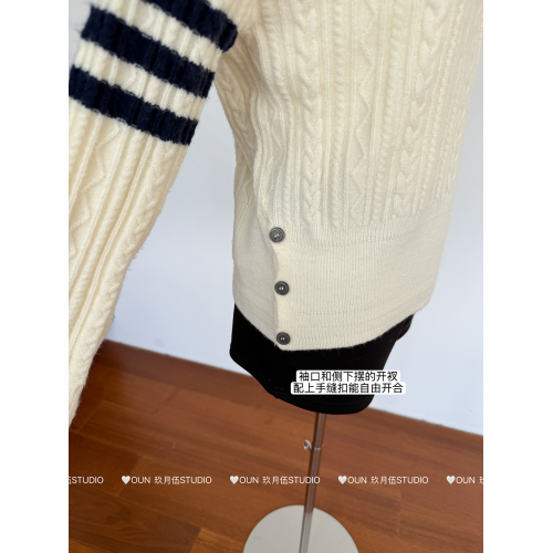 玖月伍 利玆新貴 翻領設計三條杠麻花套頭毛衣女正肩針織短上衣 玖月伍 利玆新貴 翻領設計三條杠麻花套頭毛衣女正肩針織短上衣