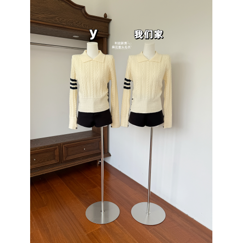 玖月伍 利玆新貴 翻領設計三條杠麻花套頭毛衣女正肩針織短上衣 玖月伍 利玆新貴 翻領設計三條杠麻花套頭毛衣女正肩針織短上衣