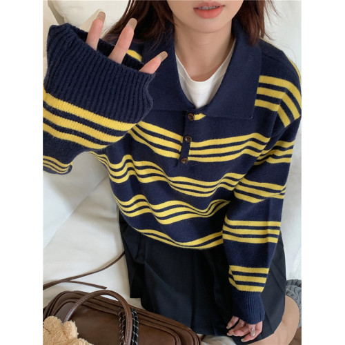 秋冬時髦條紋Polo翻領針織衫女寬松紐釦撞色毛衣ins百搭減齡上衣 秋冬時髦條紋Polo翻領針織衫女寬松紐釦撞色毛衣ins百搭減齡上衣