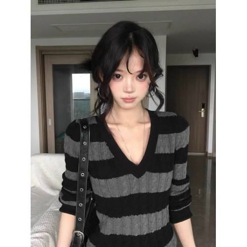 巨好看輕熟早秋撞色條紋V領麻花毛衣女秋冬修身內搭針織衫上衣潮