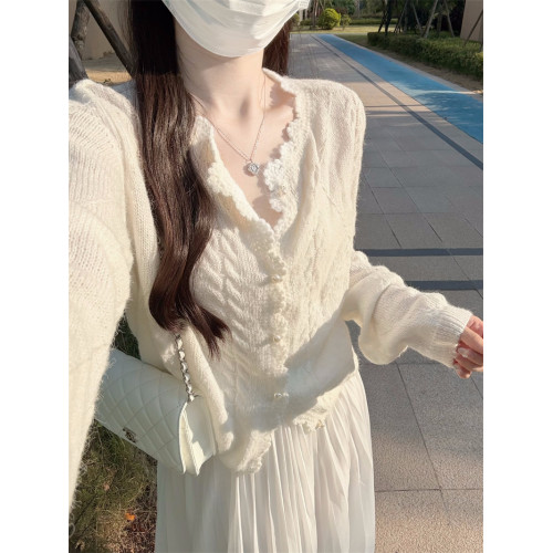 Bluee33 清純白色馬海毛麻花珍珠釦手工鉤花針織開衫圓領毛衣外套