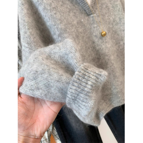 灰色v領浣熊絨針織毛衣女早秋季2025新款翻領慵懶風加厚上衣冬裝 灰色v領浣熊絨針織毛衣女早秋季2025新款翻領慵懶風加厚上衣冬裝