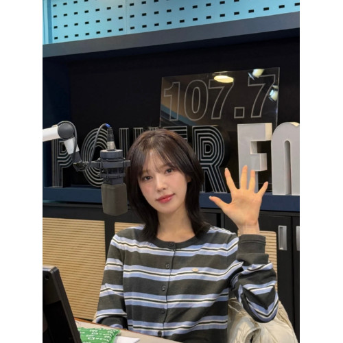 wendy同款 韓代小衆 miu系高智感撞色條紋收腰短款針織開衫外套