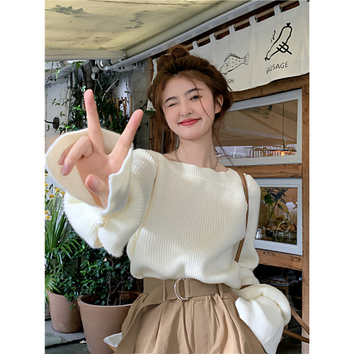 小心機露肩軟糯針織衫毛衣女早秋季設計感小衆法式溫柔風寬松上衣