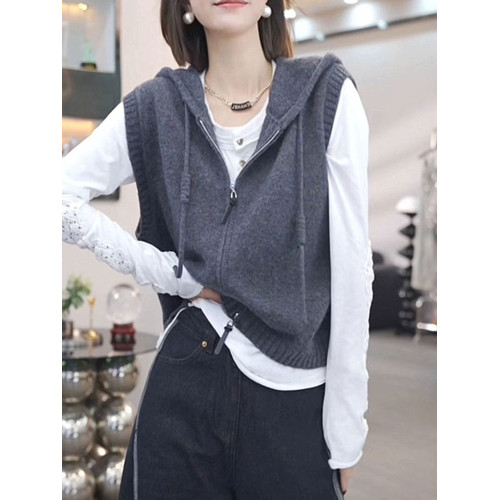 連帽拉鍊針織馬甲女灰色顯瘦設計感曡穿背心毛衣外套2025新款氣質 連帽拉鍊針織馬甲女灰色顯瘦設計感曡穿背心毛衣外套2025新款氣質