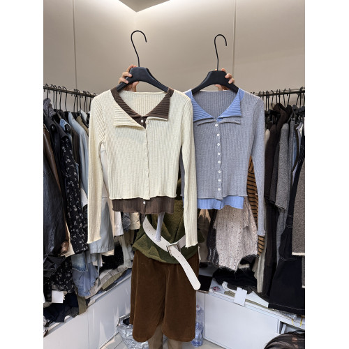 2025年秋季新款韓版十三行修身撞色假兩件減齡顯瘦百搭排釦針織衫 2025年秋季新款韓版十三行修身撞色假兩件減齡顯瘦百搭排釦針織衫