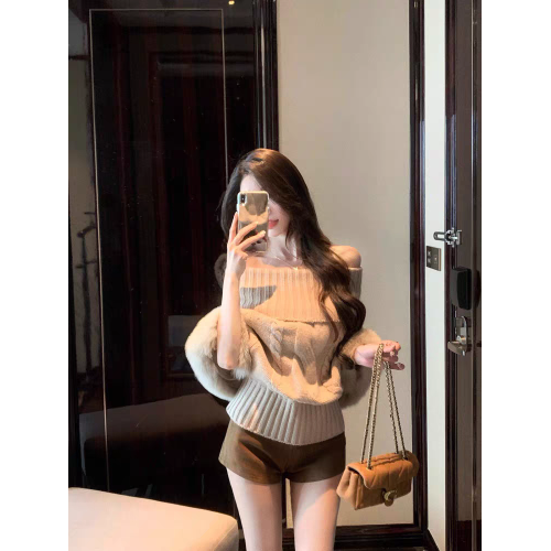 慵懶風一字肩毛衣女2025秋冬氣質名媛純欲露肩上衣寬松毛領針織衫