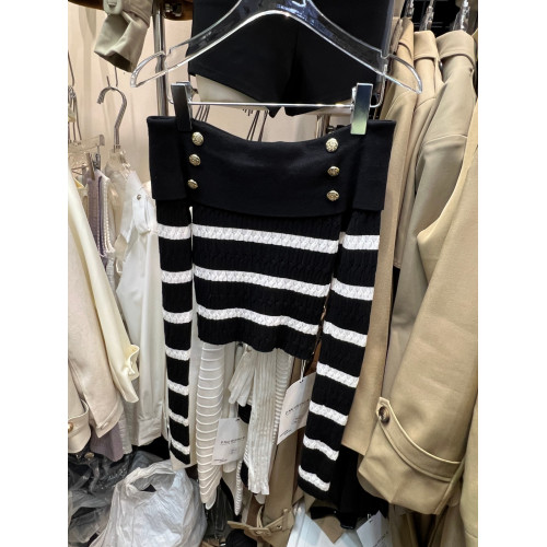 十三行2025秋裝新款一字肩撞色條紋針織衫女小香風修身短款上衣