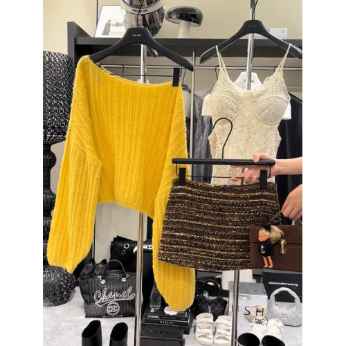 美拉德一字肩針織衫女咖色露肩顯瘦氣質毛衣百搭上衣2025秋季新款