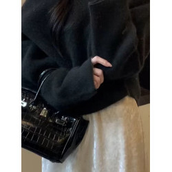 高級感黑色斜肩一字領毛衣女秋冬季軟糯慵懶風露肩針織衫加厚上衣