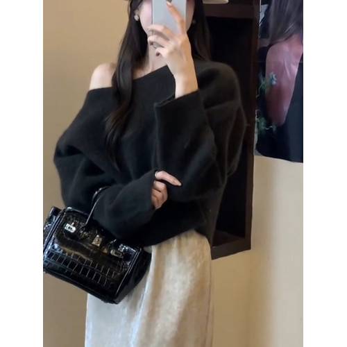 高級感黑色斜肩一字領毛衣女秋冬季軟糯慵懶風露肩針織衫加厚上衣 高級感黑色斜肩一字領毛衣女秋冬季軟糯慵懶風露肩針織衫加厚上衣