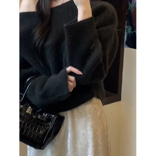 高級感黑色斜肩一字領毛衣女秋冬季軟糯慵懶風露肩針織衫加厚上衣 高級感黑色斜肩一字領毛衣女秋冬季軟糯慵懶風露肩針織衫加厚上衣