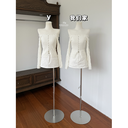 玖月伍【純欲小心機】趙露思同款一字肩針織衫珍珠釦氣質上衣 玖月伍【純欲小心機】趙露思同款一字肩針織衫珍珠釦氣質上衣