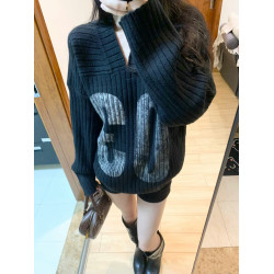 數字印花V領針織衫女秋冬季美式復古寬松休閒設計感黑色露肩毛衣