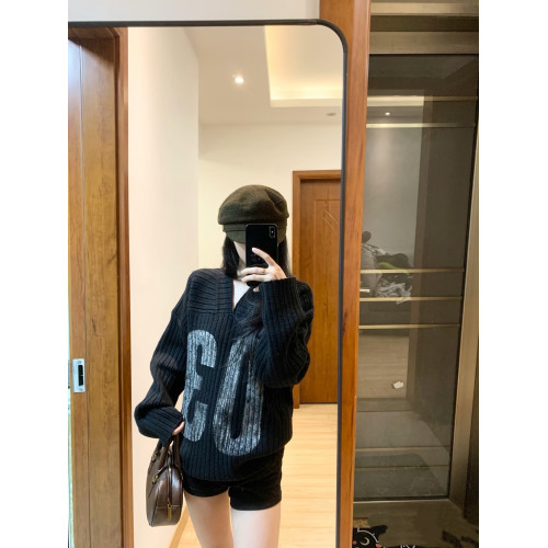 數字印花V領針織衫女秋冬季美式復古寬松休閒設計感黑色露肩毛衣 數字印花V領針織衫女秋冬季美式復古寬松休閒設計感黑色露肩毛衣