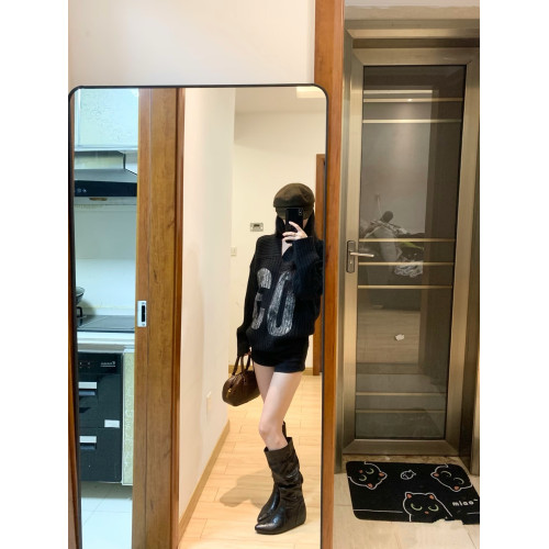 數字印花V領針織衫女秋冬季美式復古寬松休閒設計感黑色露肩毛衣 數字印花V領針織衫女秋冬季美式復古寬松休閒設計感黑色露肩毛衣