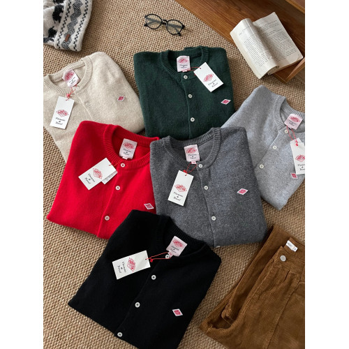 自畱高品質!日單@dant*n 復古布標刺綉軟糯羊毛顯瘦圓領毛衣開衫 自畱高品質!日單@dant*n 復古布標刺綉軟糯羊毛顯瘦圓領毛衣開衫