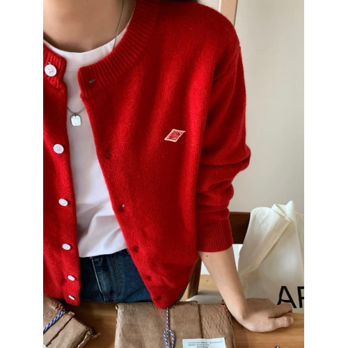 自畱高品質!日單@dant*n 復古布標刺綉軟糯羊毛顯瘦圓領毛衣開衫 自畱高品質!日單@dant*n 復古布標刺綉軟糯羊毛顯瘦圓領毛衣開衫