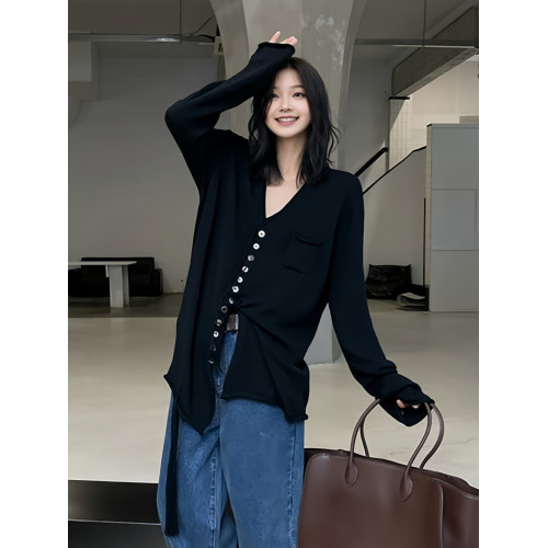 黑色V領單排釦針織衫2025秋季大碼胖MM寬松百搭時髦長袖女士上衣 黑色V領單排釦針織衫2025秋季大碼胖MM寬松百搭時髦長袖女士上衣