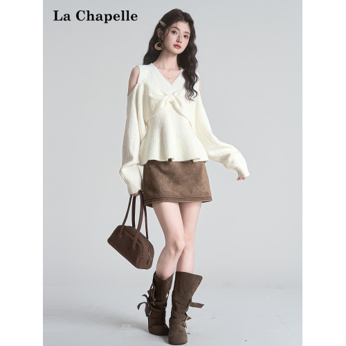 拉夏貝爾白色蝴蝶結設計感v領長袖針織衫女秋季百搭露肩毛衣上衣