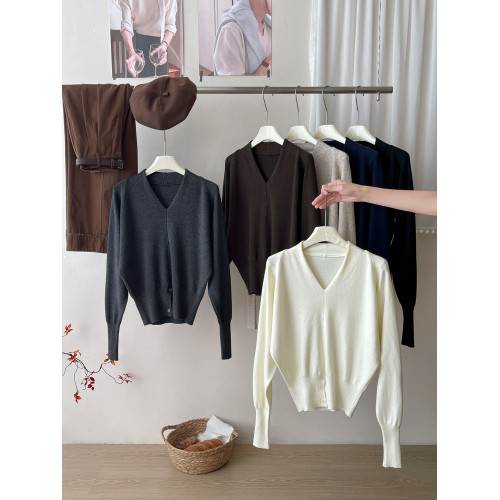 法式老錢風收腰開叉軟糯V領針織衫女秋冬復古百搭洋氣質打底上衣