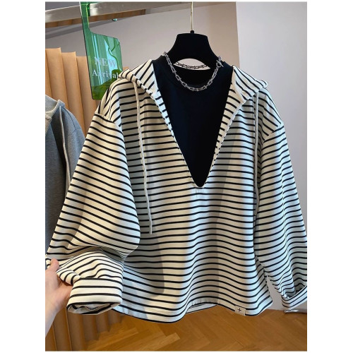 大碼300斤韓系設計感V領連帽假兩件衛衣女春秋款寬松遮肚顯瘦上衣 大碼300斤韓系設計感V領連帽假兩件衛衣女春秋款寬松遮肚顯瘦上衣