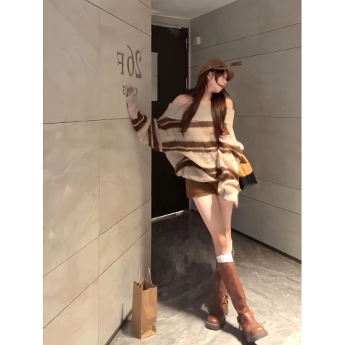 大碼胖妹妹美拉德氣質辣妹一字肩翻領條紋針織衫女時尚慵懶風上衣