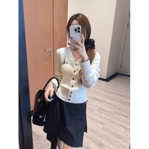 2025早秋新款西太後土星羊毛針織開衫提花V領長袖刺綉印花外套女