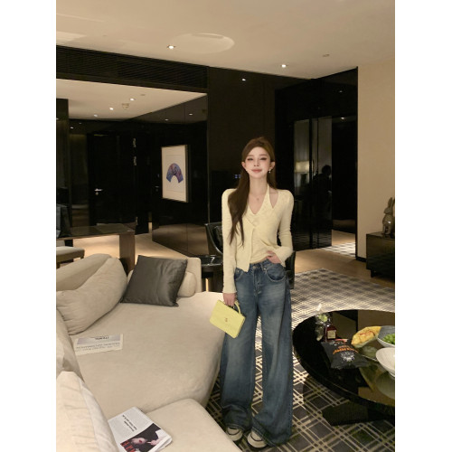 邱肉瑤 扭結假兩件掛脖針織衫女露肩春季修身慵嬾風短款v領上衣