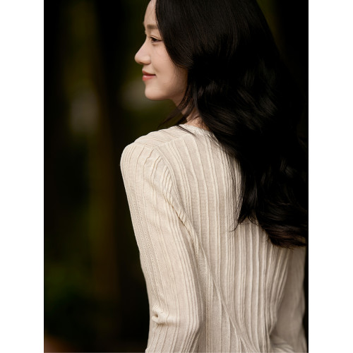 「絲語柔光」秋V領含桑蠶絲羊毛混紡竪坑條鼓包設計針織衫上衣の