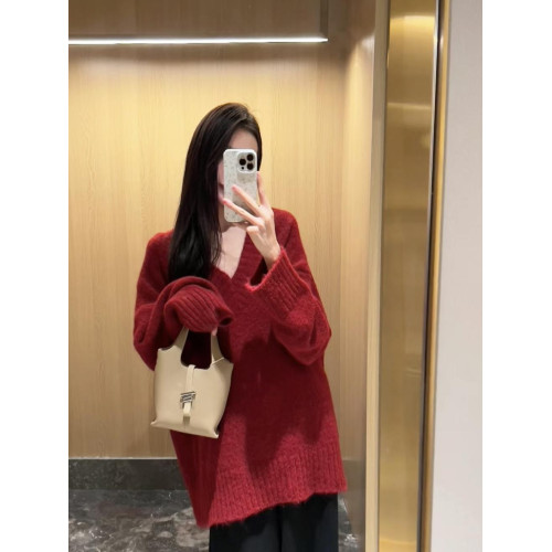 顯白聖誕紅!寬松v領紅色套頭毛衣中長款外穿慵懶風加厚漂亮上衣 顯白聖誕紅!寬松v領紅色套頭毛衣中長款外穿慵懶風加厚漂亮上衣