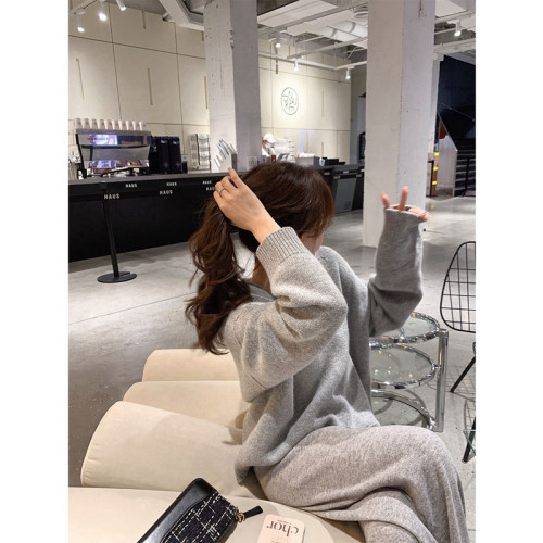 本命聖誕紅色v領套頭毛衣女2025新款冬季慵懶寬松軟糯針織衫內搭 本命聖誕紅色v領套頭毛衣女2025新款冬季慵懶寬松軟糯針織衫內搭