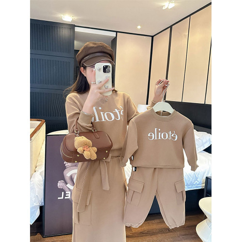 2024新款炸街親子裝母女半身裙一家三口嬰兒連體母子春秋衛衣套裝 2024新款炸街親子裝母女半身裙一家三口嬰兒連體母子春秋衛衣套裝