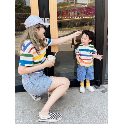 今年流行的親子裝多巴胺潮流韓範大碼寬松T恤親子裝母子母女時尚 今年流行的親子裝多巴胺潮流韓範大碼寬松T恤親子裝母子母女時尚