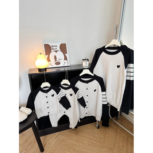 秋冬小月齡親子裝2025新款一家三口四口母女愛心針織開衫外套毛衣