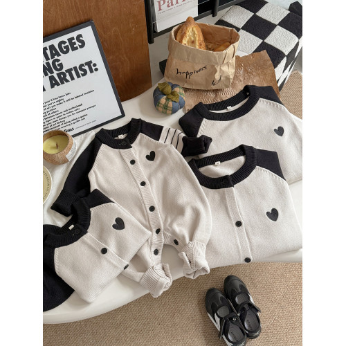 秋冬小月齡親子裝2025新款一家三口四口母女愛心針織開衫外套毛衣