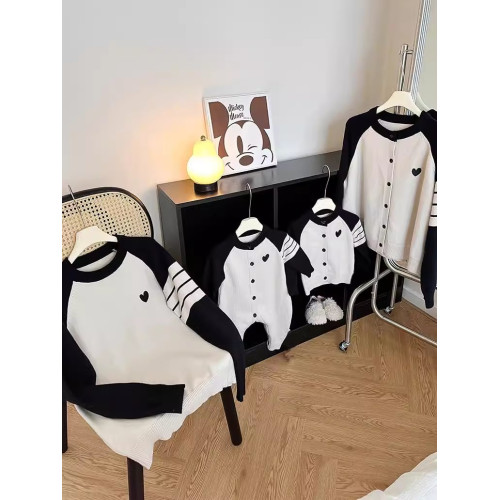 秋冬小月齡親子裝2025新款一家三口四口母女愛心針織開衫外套毛衣