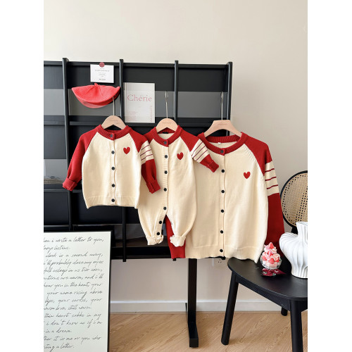 親子裝新年2025新款過年新年嬰兒一家三口小月齡針織毛衣四口開衫 親子裝新年2025新款過年新年嬰兒一家三口小月齡針織毛衣四口開衫