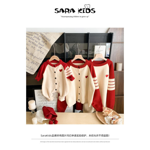 小月齡親子裝毛衣一家三口2026新年秋季全家洋氣紅色母女開衫外套 小月齡親子裝毛衣一家三口2026新年秋季全家洋氣紅色母女開衫外套