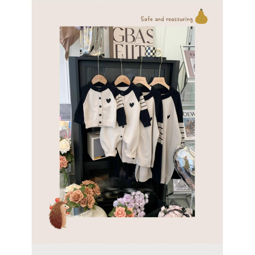 小月齡親子裝毛衣一家三口2026新年秋季全家洋氣紅色母女開衫外套 小月齡親子裝毛衣一家三口2026新年秋季全家洋氣紅色母女開衫外套