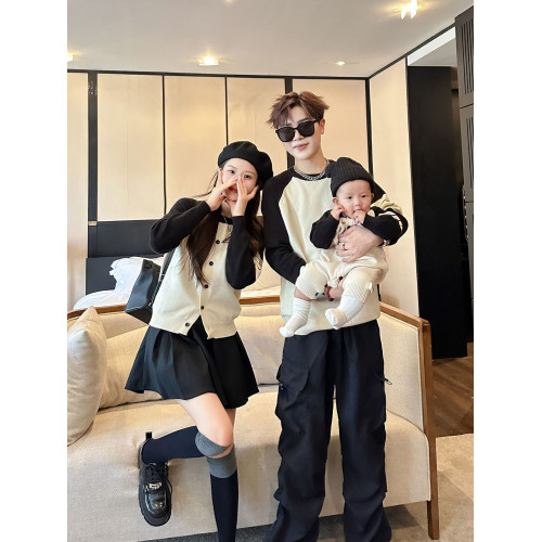 愛心親子裝秋冬裝一家三口刺綉母女毛衣開衫針織衫外套嬰兒全家裝 愛心親子裝秋冬裝一家三口刺綉母女毛衣開衫針織衫外套嬰兒全家裝