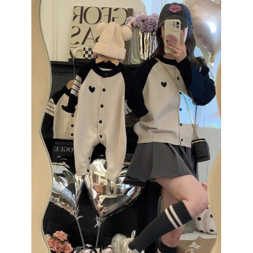 愛心親子裝秋冬裝一家三口刺綉母女毛衣開衫針織衫外套嬰兒全家裝 愛心親子裝秋冬裝一家三口刺綉母女毛衣開衫針織衫外套嬰兒全家裝