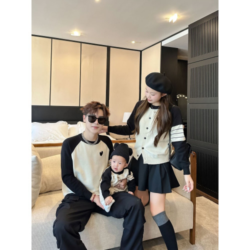 愛心親子裝秋冬裝一家三口刺綉母女毛衣開衫針織衫外套嬰兒全家裝 愛心親子裝秋冬裝一家三口刺綉母女毛衣開衫針織衫外套嬰兒全家裝